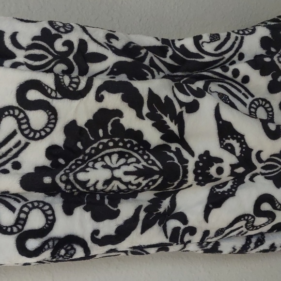 Crimson Gate printed microvelour throw - Picture 5 of 9